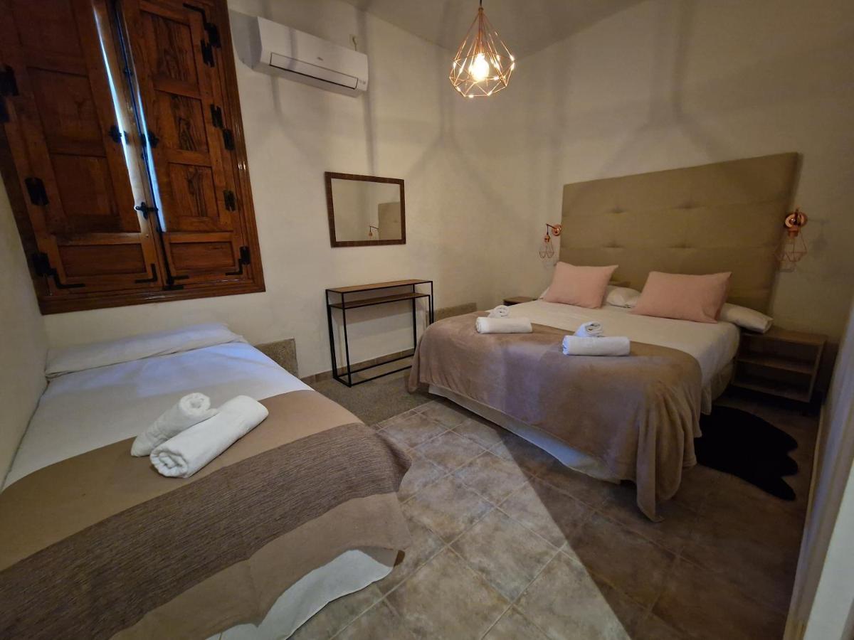Hostal La Colonial Madrigal de la Vera Exterior foto