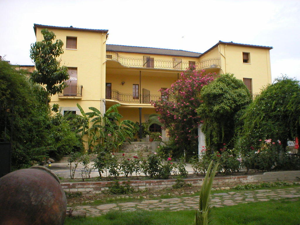 Hostal La Colonial Madrigal de la Vera Exterior foto